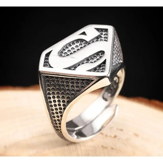 13 Bague Superman – Design Argent & Noir DC Comics