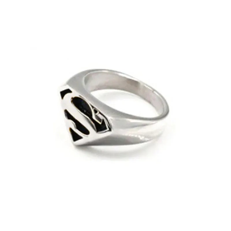 13 Bague Superman – Emblème Iconique en Alliage Métal Argenté