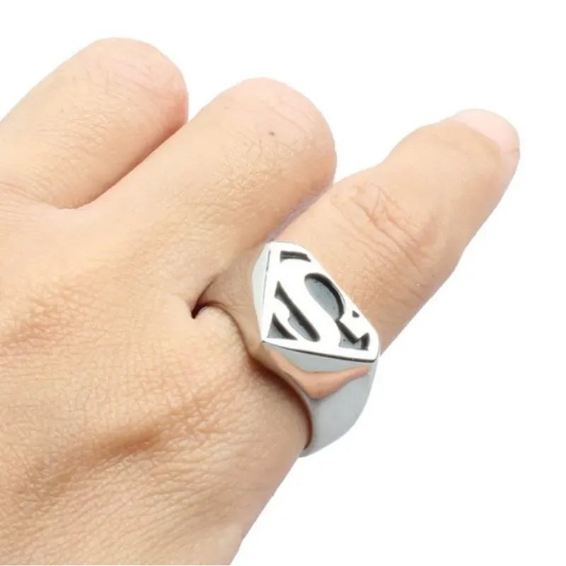 Bague Superman – Emblème Iconique en Alliage Métal Argenté