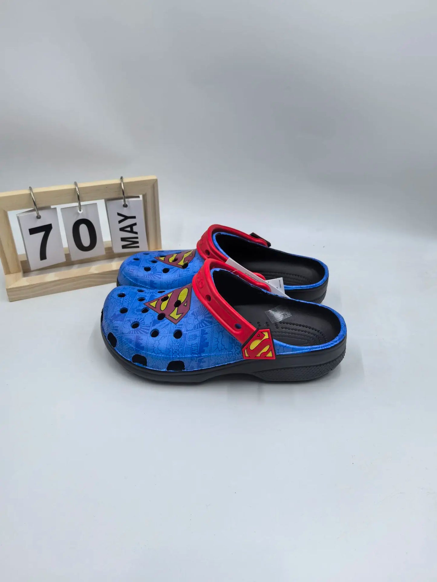 Crocs Superman - Logo Iconique DC COMICS