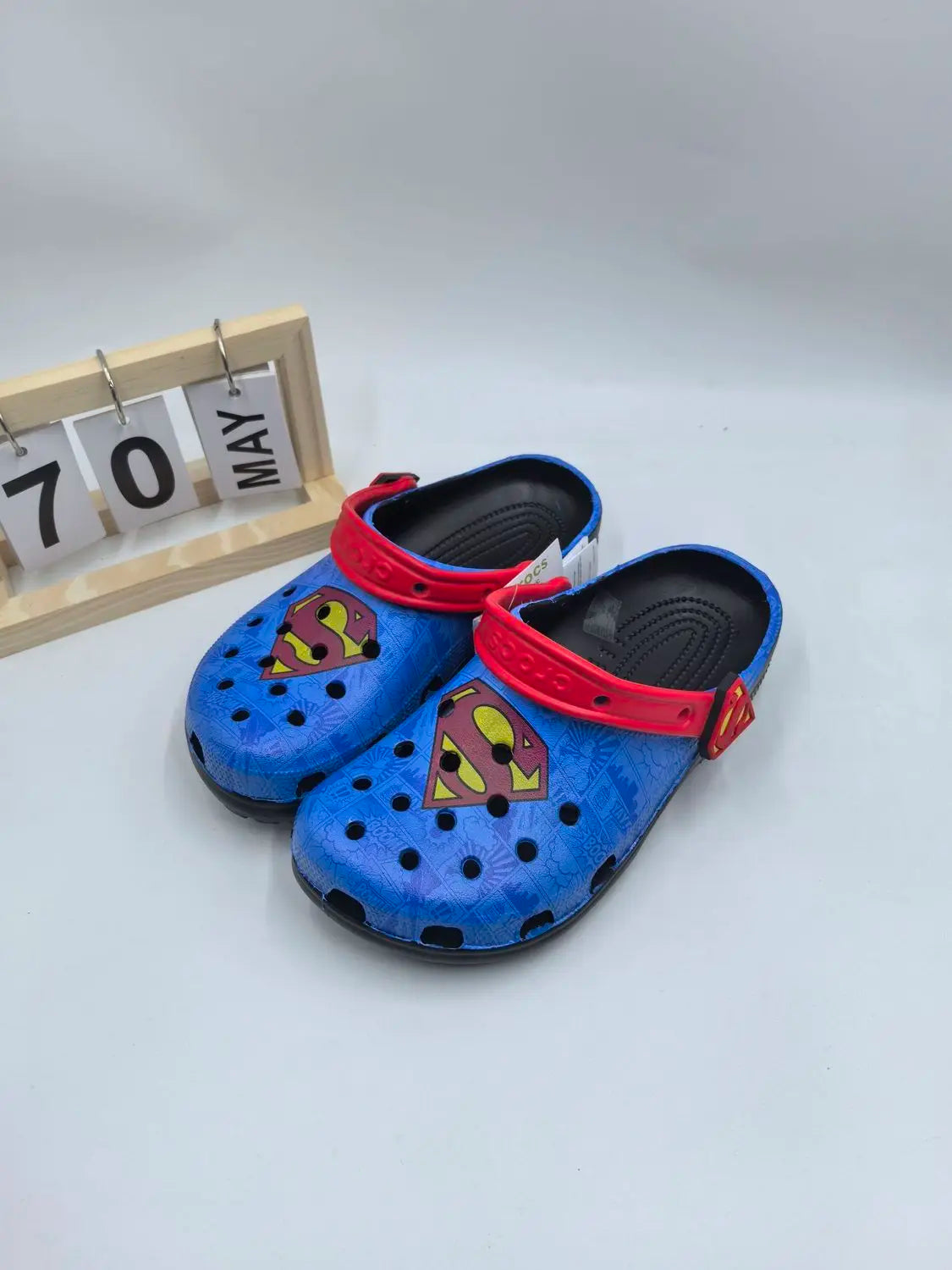 Crocs Superman - Logo Iconique DC COMICS