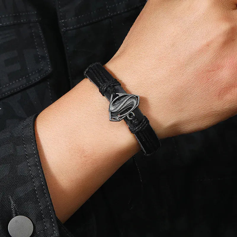 Noir Bracelet Superman – Emblème Métal & Cuir Noir Ajustable